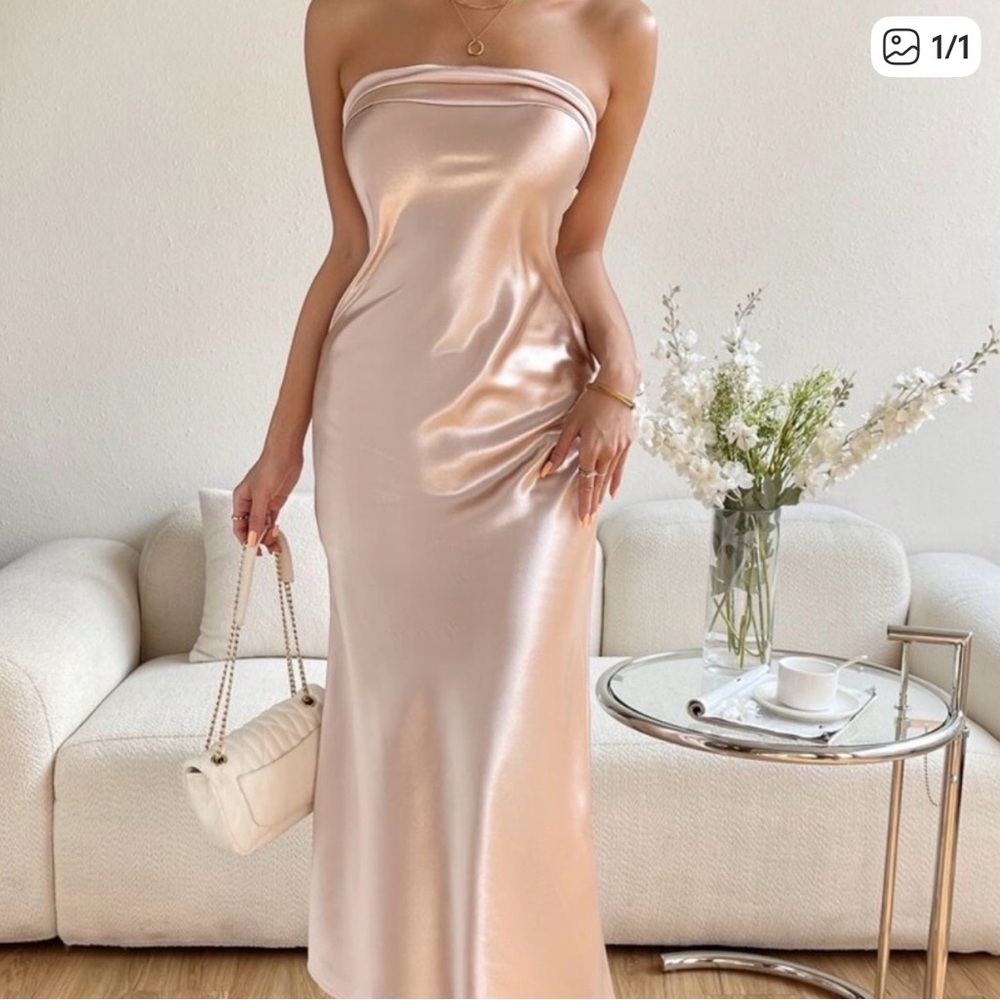 Elegant Strapless Satin Dress in Blush Pink